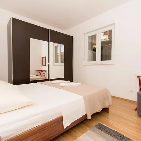 Apartament Lara Iva *