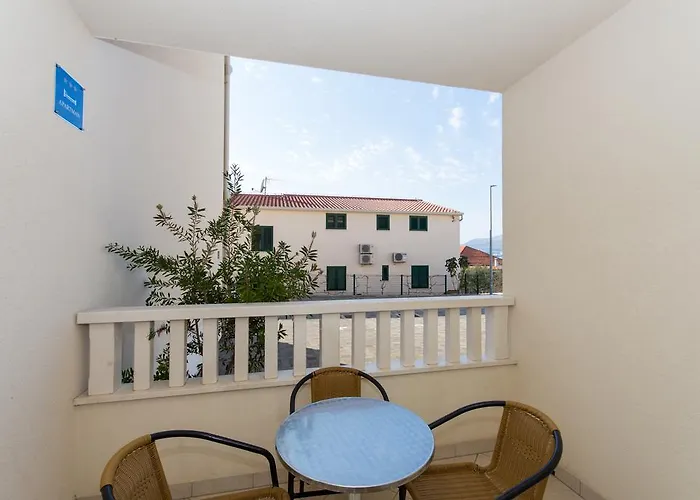 Lara Iva Appartement *